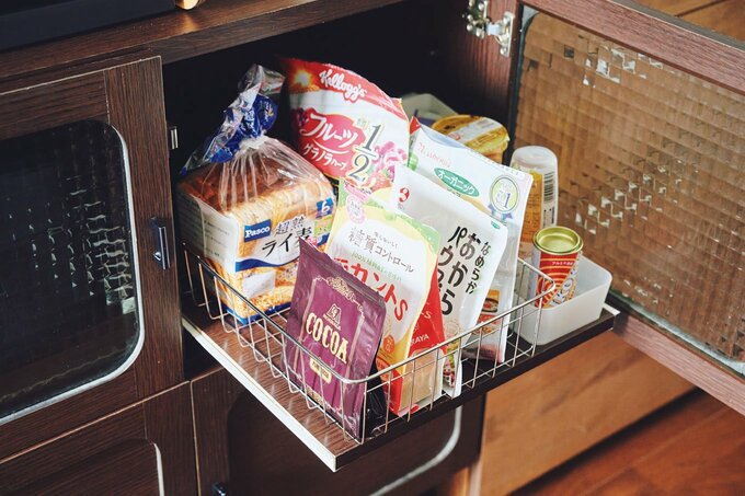 食品を入れたカゴ