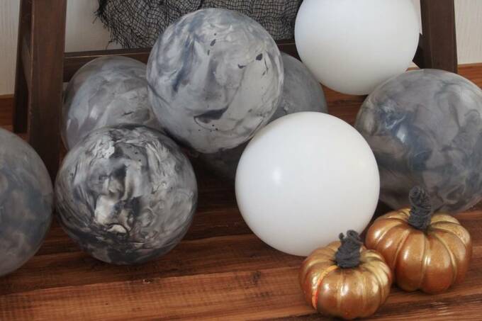 たくさんのマーブルバルーン