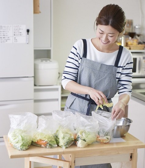 スーパー主婦がつくりおく 冷凍野菜炒めミックス で 時短も節約もかなう Esseonline エッセ オンライン