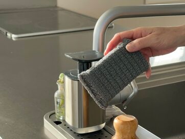 50代「小さな習慣」で暮らしがラクに。スポンジ、歯ブラシ…10年続けている「月初のリセット」5つ