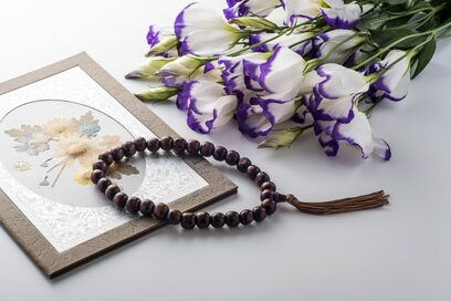 亡き父の口座が凍結！高額な葬儀代と財産分与をめぐって姉弟がトラブルに