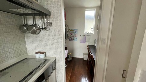 キッチン隣に「子ども用スペース」がある間取り。子育て＆家事にメリット大