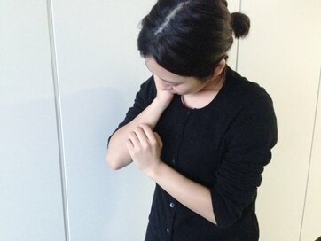 しつこい蚊を寄せつける服の色は黒！となると、日やけした肌も刺されやすいの!?