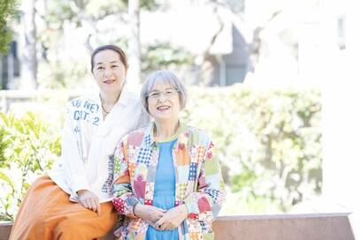 奇跡の86歳・角野栄子さんのおしゃれの秘密。アイデアは娘のくぼしまりおさん