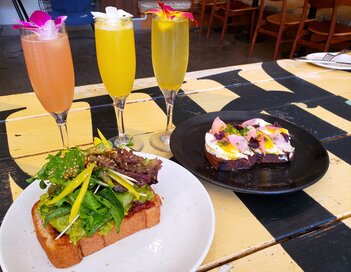 ハワイ気分を味わえる！アボカドとツナの絶品トースト2種