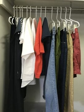 捨てすぎて後悔！「少ない服で着まわし」の落とし穴