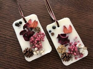 パーツの配置の仕方やリボンによって雰囲気が変わります