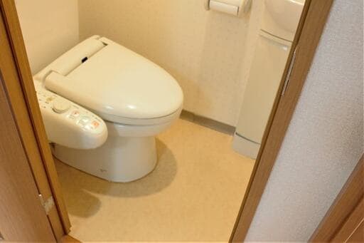 床を張り替える前のトイレ