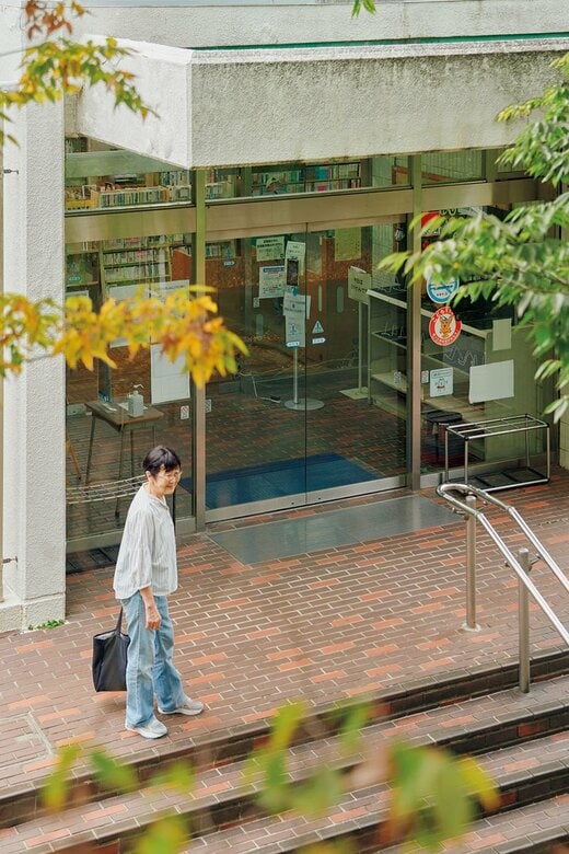 図書館主宰の「友の会」では、参加者が自分のキャリアや経験をもとに 講演会をすることも。「先日は長年 新聞記者だった、っていう人が国際 情勢のセミナーをやってくれました。 なかなかおもしろいですよ」