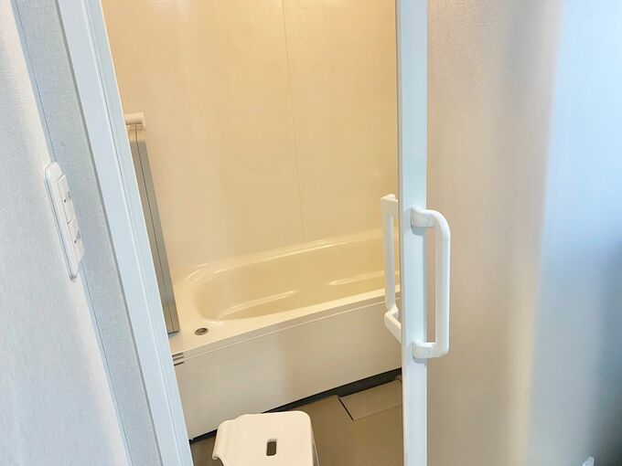 浴室ドアを引き戸に 使い勝手や掃除のしやすさをレポート Esseonline エッセ オンライン