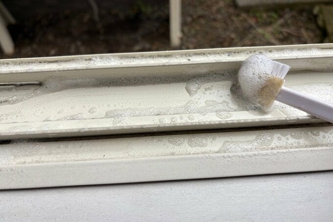 窓サッシの掃除