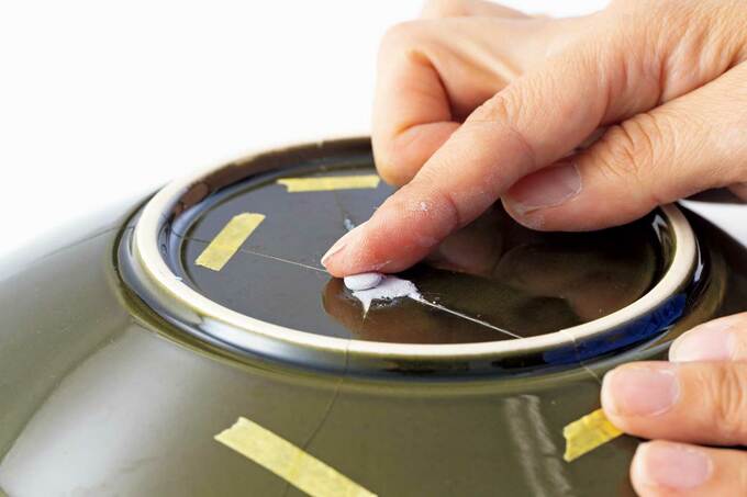 金継ぎの作業途中