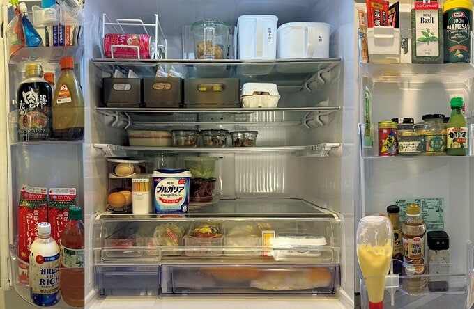 スペースが空いていて整っている冷蔵庫の中身