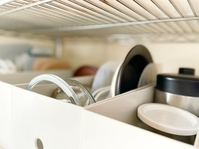 ファイルボックスと棚の隙間