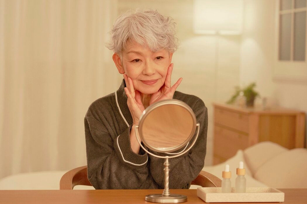 「寝る前のひと言」で仕事のストレスが減った。60代ひとり暮らしが10年以上続ける、夜のルーティン5つ