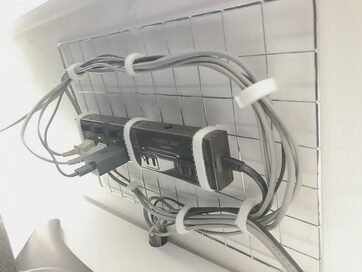 100円グッズで「テレビ回りのコード問題」をすっきりと完全解決！