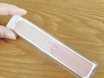 まるでチーク！？ダイソーの「ふせんケース」がかわいすぎて、ペンケースの主役に