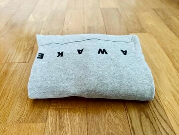 パーカやニット、かさばる服もコンパクトに。一生使える「服のたたみ方」＆「収納術」