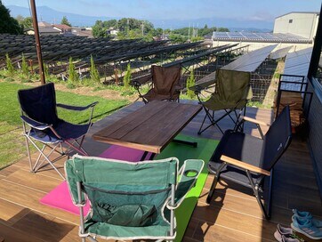 ウッドデッキのある家に暮らして、楽しい夏休み。でも、シェードの取りつけには気になる点も