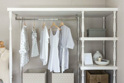 流行服は1年で着倒す、格下げ制度を導入…でクローゼットをすっきり