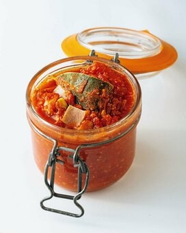 ナッツとトマトの最強美腸ソース。いつもの料理に使って手軽に腸活