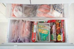 冷凍室の食品が散らばってごちゃついてしまいます