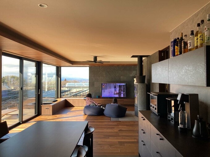 リビングにいる子どもたち