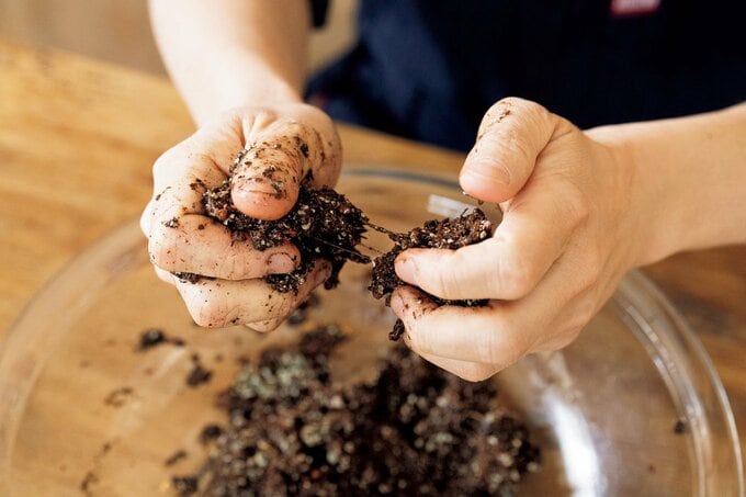 粘り気の出た多肉植物の土