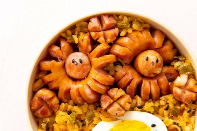 頭もたてがみもソーセージでできているライオン