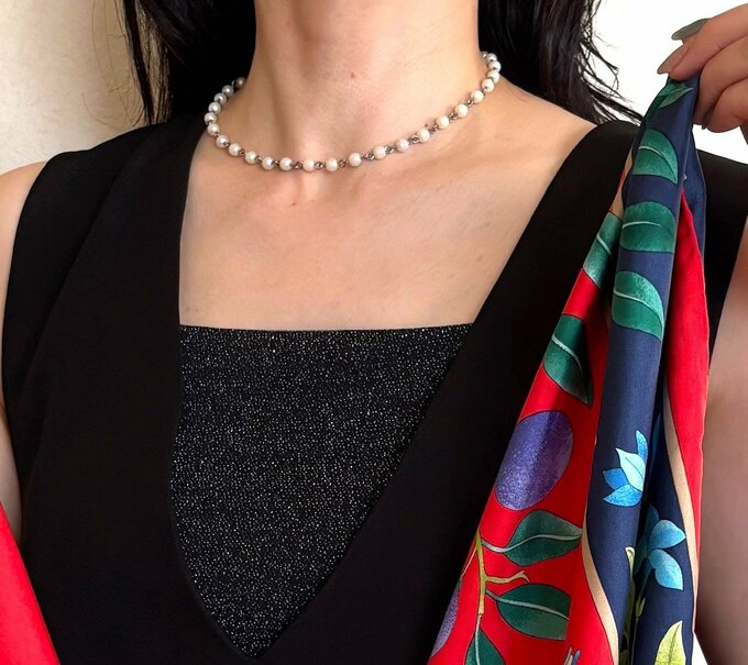 首元のあいた服