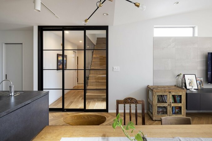 LDKから玄関を見る