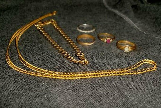 ネックレスや指輪