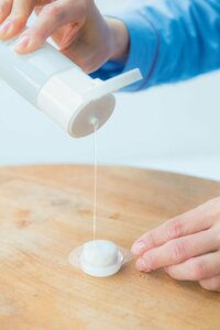 フェイスマスクの入れったカップ