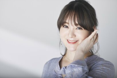 貫地谷しほりさん「運命を変えた2つの出会い」。夫とは“注意し合える間柄”でもありたい