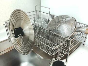 狭い水きりカゴに追加して容量アップ！ニトリの名品スタンド