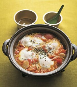ワインにも合う簡単鍋！半熟卵がトロッとおいしい「トマ玉鍋」のつくり方
