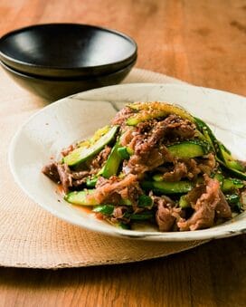 疲れた体に優しい味わい。牛肉とキュウリの酢炒めと、お酢入りラタトゥイユ