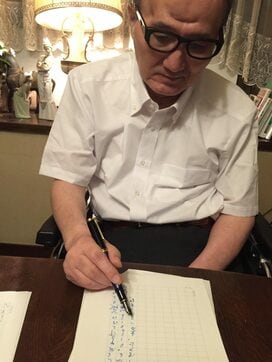 くも膜下出血で要介護5。「怒りが消えた」神足裕司さんが書き続ける理由