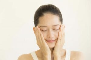 スキンケアの最後に油分を補うと、乾燥崩れも皮脂のテカリも激減！