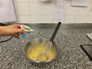 軽量はヨーグルトカップでできるので簡単