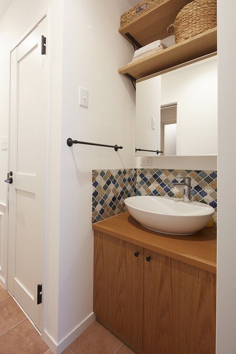 廊下に設けた洗面コーナー