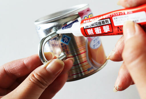 Uボルトがグラつく場合は、瞬間接着剤で固定