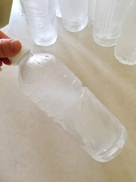 こちらのペットボトルは約6割が凍ったまま