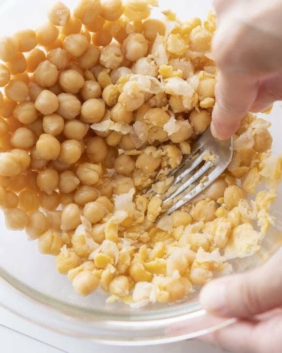 フォークなどでしっかりつぶす