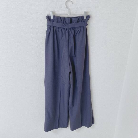 ベルトタックストレートパンツうしろ