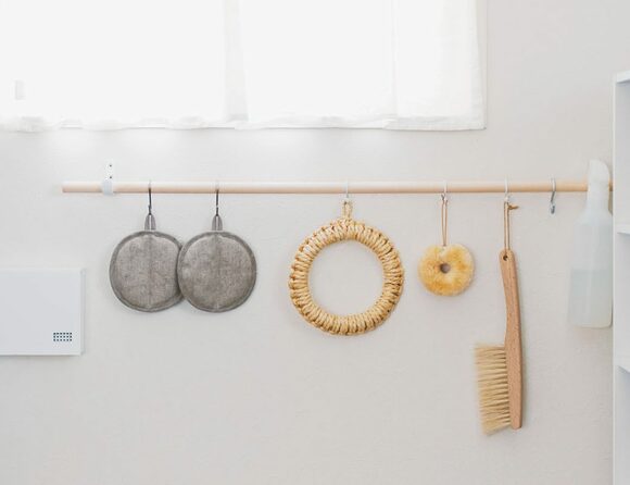 よく使うツール類は しまわずつるしておく