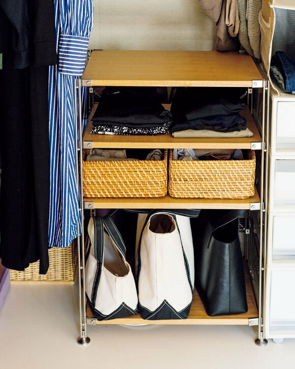 バッグ入ったユニットシェルフ