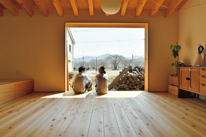 蜜蠟ワックスを塗って仕上げた床