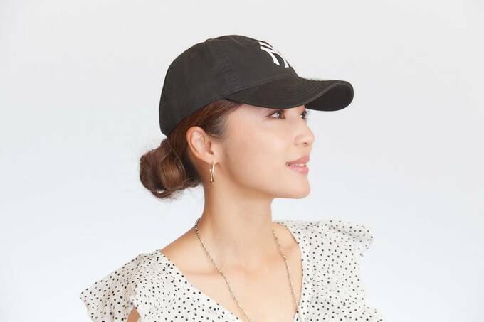 帽子を被った女性