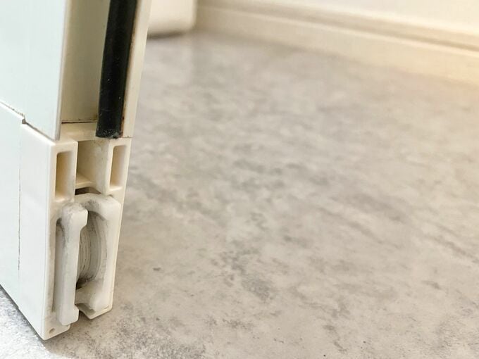 浴室ドアのレール部分